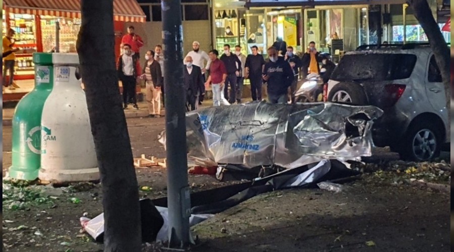 Ataşehir'de çöp konteynerı bomba gibi patladı