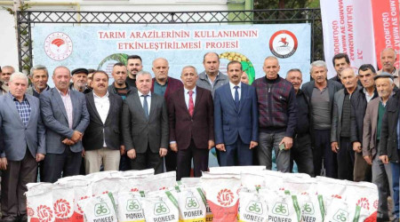 Ayçiçeğinin alternatifi olan kanola tohumu çiftçilere dağıtıldı