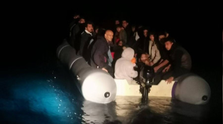 Ayvalık'ta 43 göçmen kaçamadı