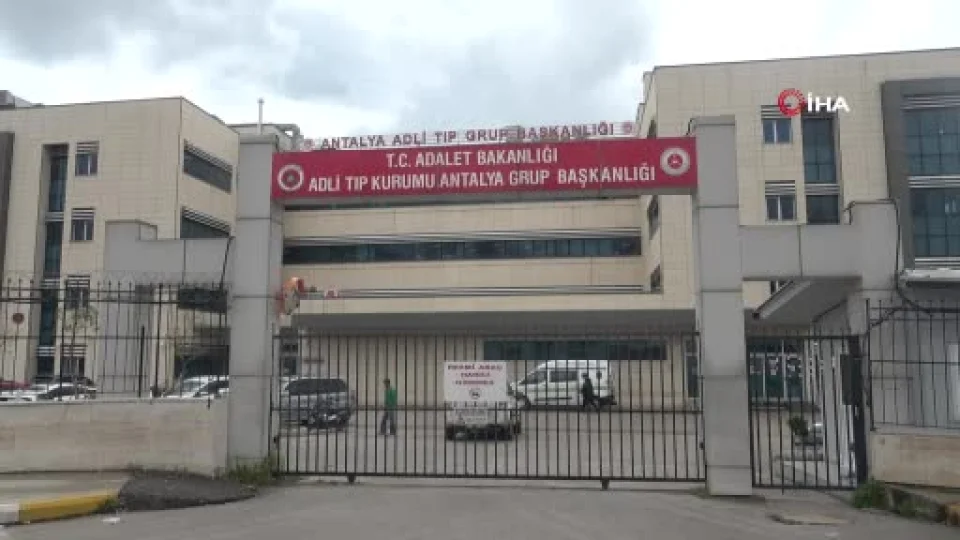 Baban�n en a��r y�k�: K�z� ve 5 torununun cenazesini teslim ald�