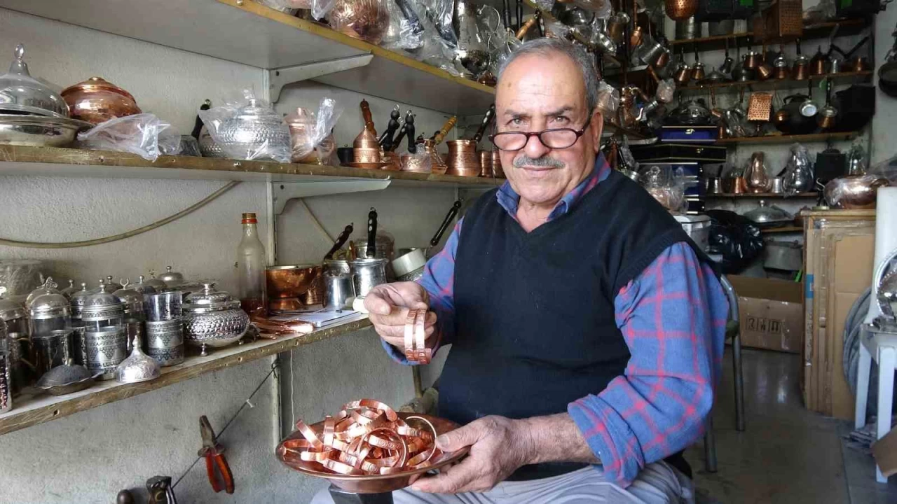 Bakır bileklikler yeniden moda oldu