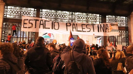 Barselona'da Filistin'e destek için tren istasyonunu işgal eden göstericilere polis müdahale etti