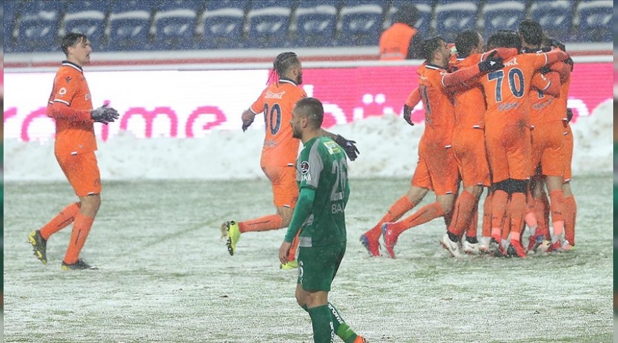 Başakşehir hız kesmedi