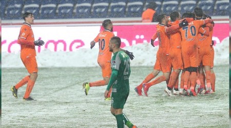 Başakşehir hız kesmedi