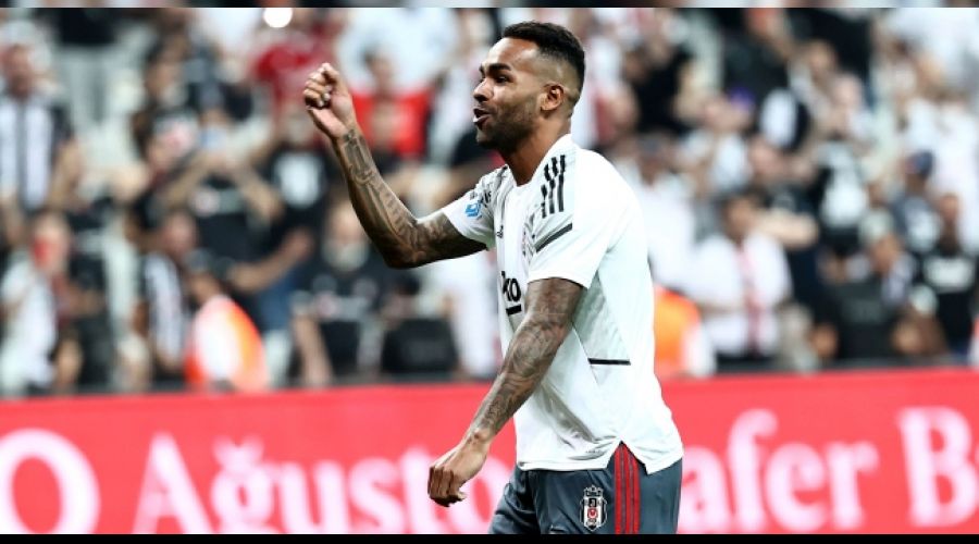 Beşiktaş'a iki yıldızından kötü haber