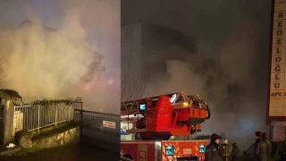 Beyoğlu'nda gecekonduda çıkan yangın yan binaya sıçradı