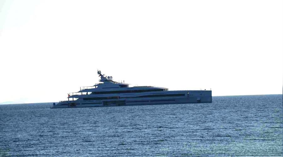 Bill Gates'in yatı Didim açıklarında demirledi
