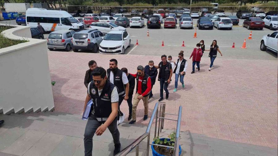 Bodrum'da doland�r�c�l�k iddias�na 6 g�zalt�