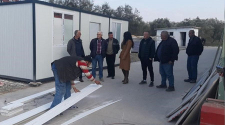 Burhaniye Belediyesi'nden afet blgesine konteyner ev destei