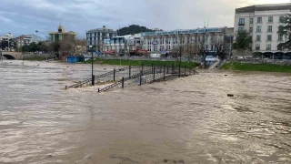 �anakkale'de Kocaba� �ay� ta�t�: Otopark sular alt�nda kald�