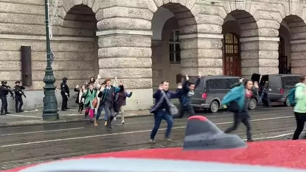 �ekya'da bir �niversitede d�zenlenen silahl� sald�r�da 11 ki�i hayat�n� kaybetti