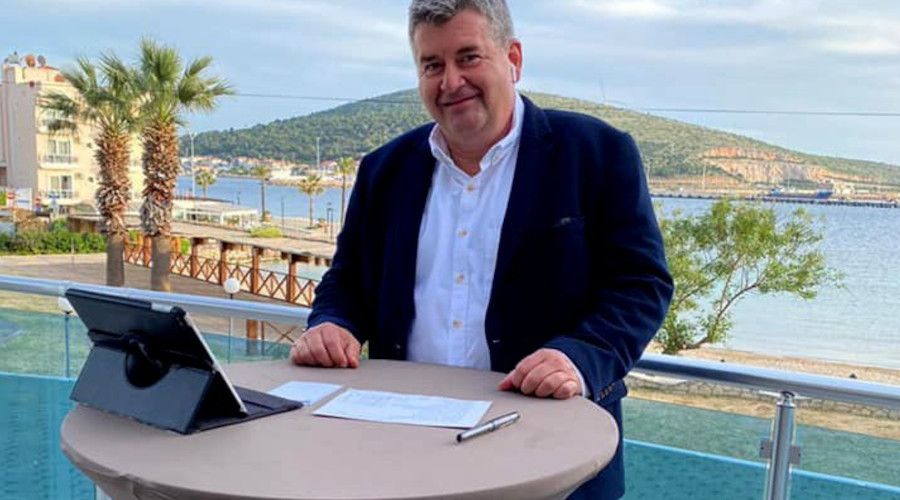 Çeşme'ye 3 günde 500 bin araç girişi