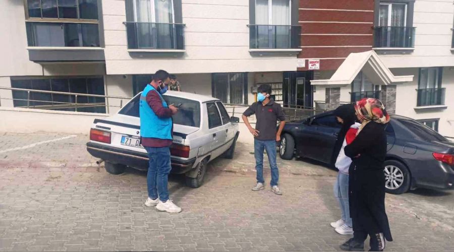 �ocuk, babas�n�n arac�n� ka��rd�, �ocu�a �arpt�