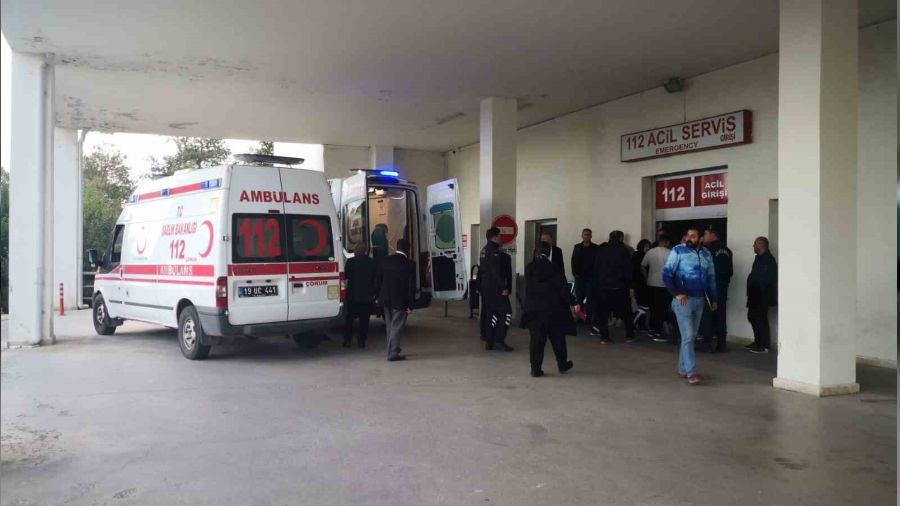 Çorum'da öğrenci servisi kaza yaptı