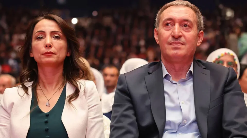 DEM Parti, kamuoyunda çerçeve yasa olarak bilinen teklife imza atma kararı aldı