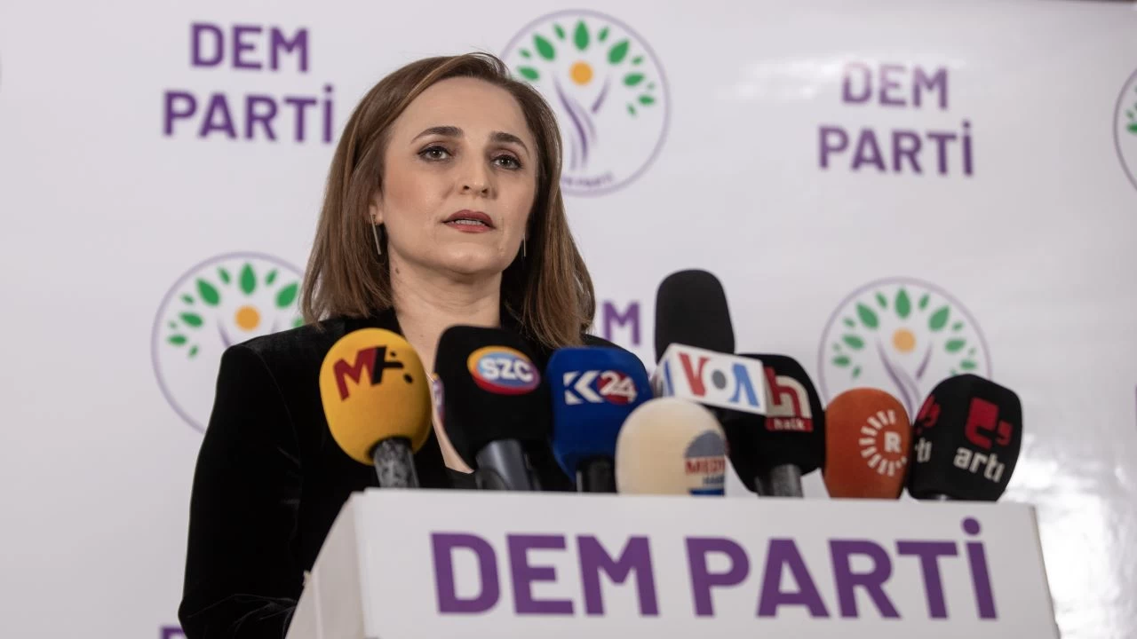 DEM Parti kendi adaylarıyla yerel seçime girecekleri bazı ilçeleri açıkladı