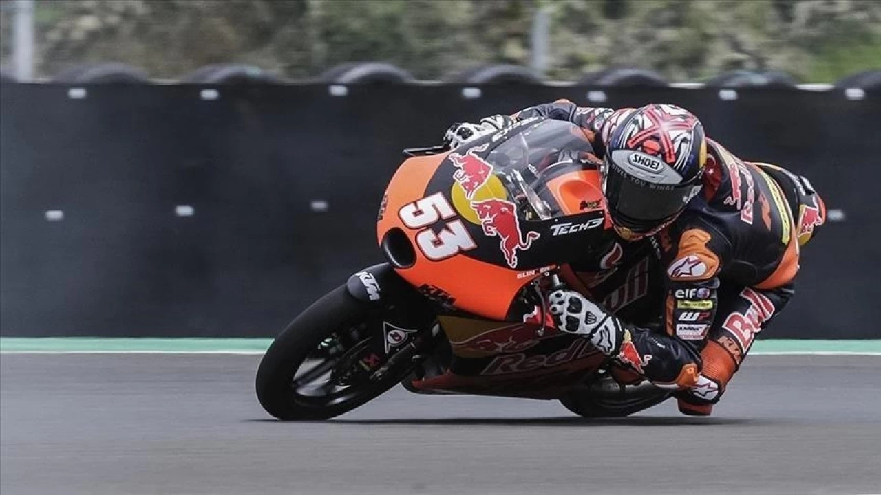 Deniz �talya'da gerilerde kald� 