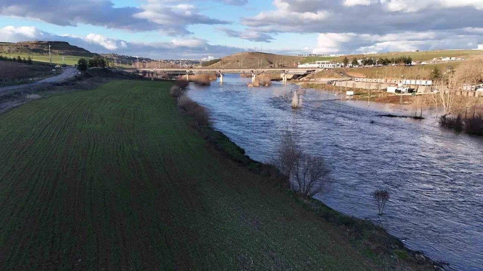 Diyarbak�r'da ya���lar y�zde 248 artt�: Rekoltede art�� bekleniyor