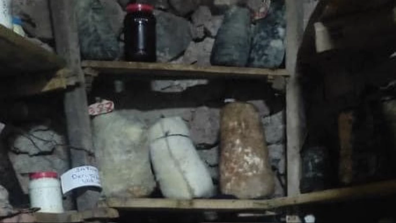 Do�al so�uk hava deposunda peynir saklan�yor