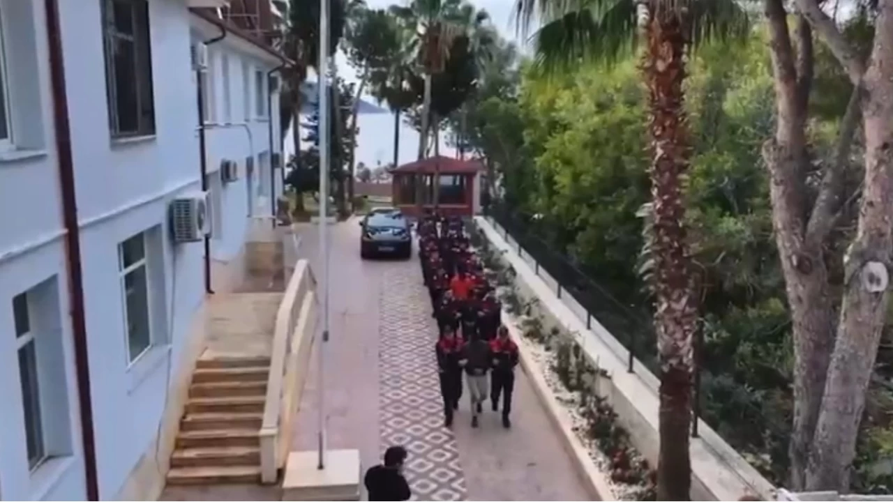 Dönmemişler... Antalya'da 111 düzensiz göçmen yakalandı