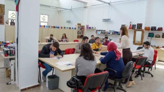 E-KPSS adaylar�na hem prova hem moral deste�i