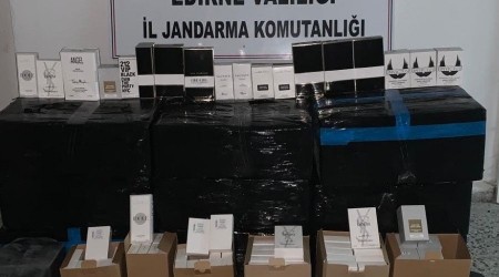 Edirne'de 60 bin TL'lik 600 adet kaçak parfüm ele geçirildi