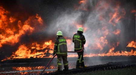 Endonezya'da akaryakıt deposunda yangın: 17 ölü