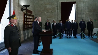 Erdoğan başkanlığındaki YAŞ üyeleri Anıtkabir'i ziyaret etti