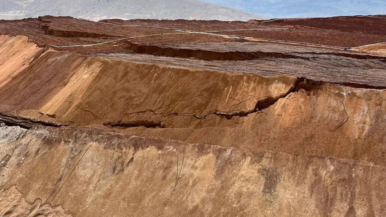 Erzincan'da alt�n madenindeki toprak kaymas�na ili�kin 2 m�hendis tutukland�