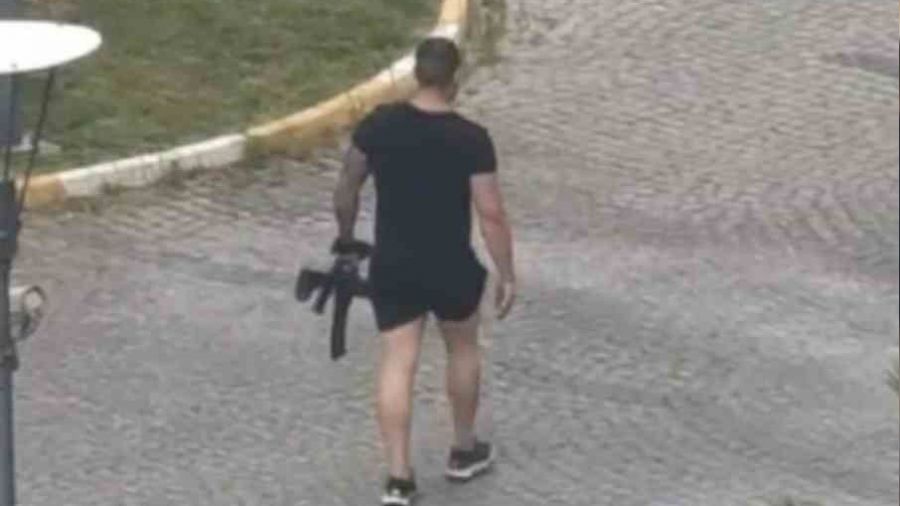 Esenyurt'ta kuaf�re pompal� t�fekli sald�r�