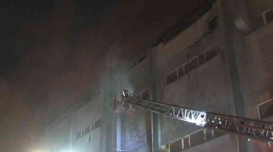 Esenyurt'ta tekstil at�lyesinde korkutan yang�n