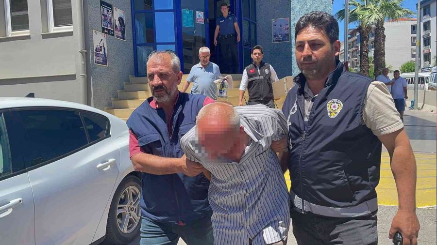 Eşini vurdu çocuklarıyla kaçarken yakalandı