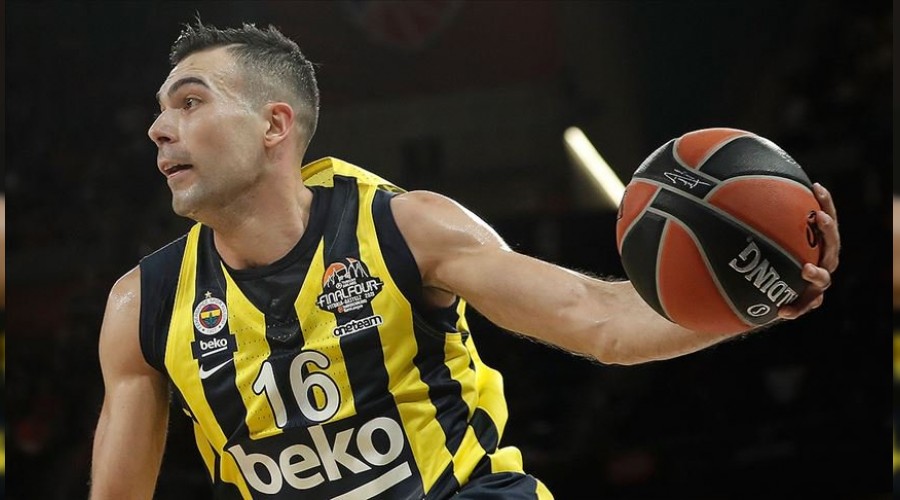 Fenerbah�e'de ilk ayr�l�k