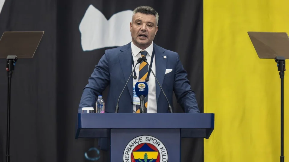 Fenerbah�e�de tarih� karar 