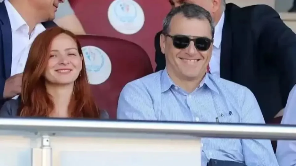 Fenerbah�e'den sonra Juventus'ta! Selinay'la saha kenar� krizi