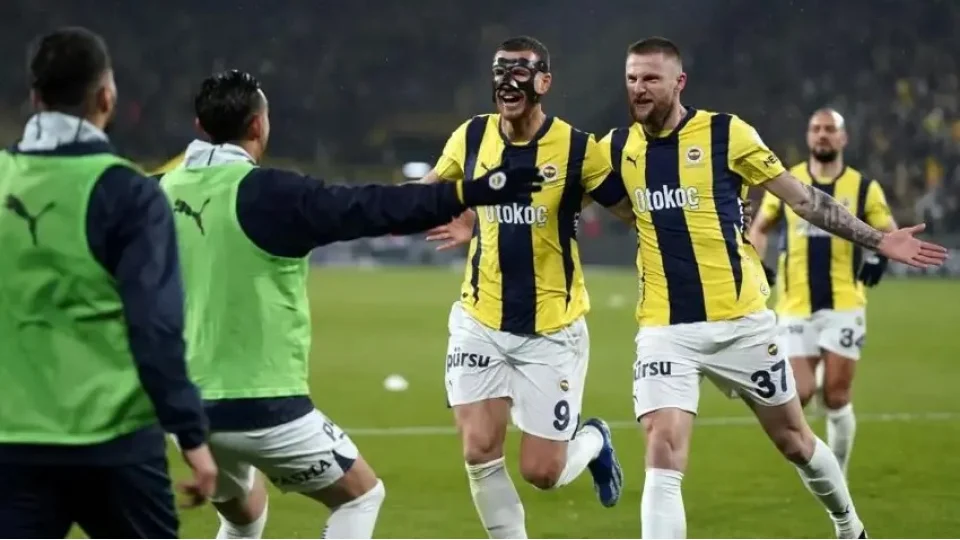 Fenerbah�e'nin y�ld�zlar� Galatasaray'da olsayd� ne olurdu?
