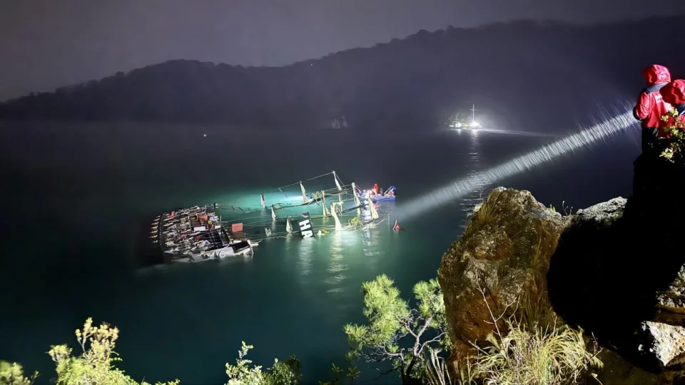 Fethiye'de tekne batt�: 1 �l�