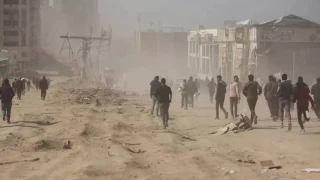 Gazze'deki hükümet: İsrail, yardım beklenen yerlerin koordinatlarını kasten hedef alıyor