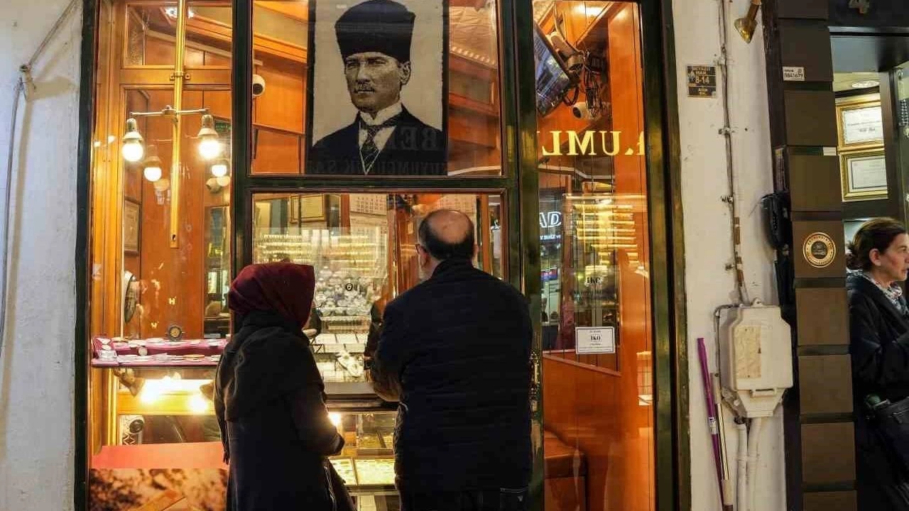 Gram altın rekor tazeledi
