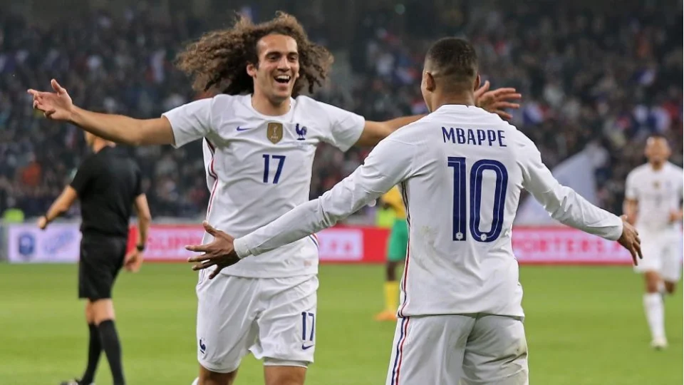 Guendouzi köprüleri attı