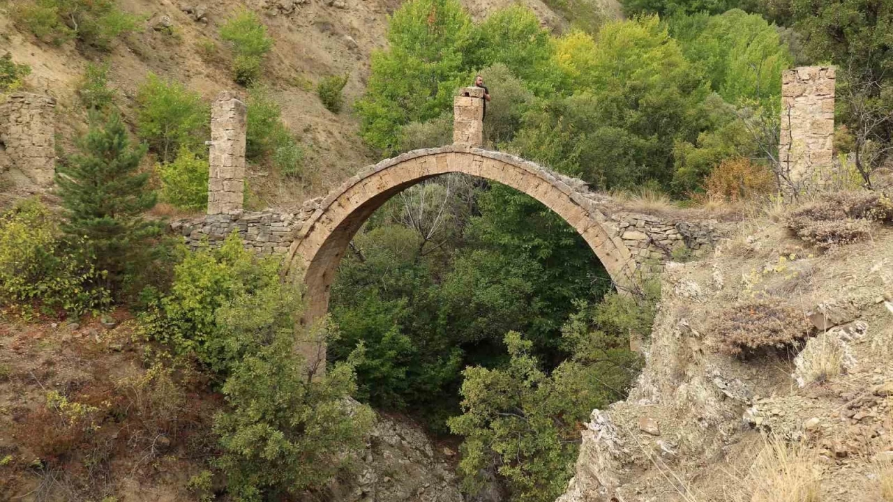 G�m��hane'de as�rlara meydan okuyan su kemeri