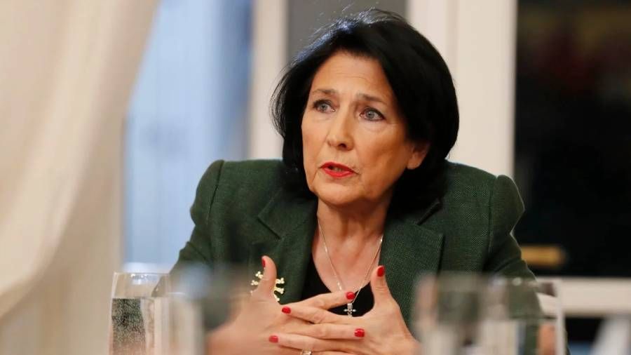 Grcistan Cumhurbakan Zurabivili "anayasay ihlal etmekten" sulu bulundu