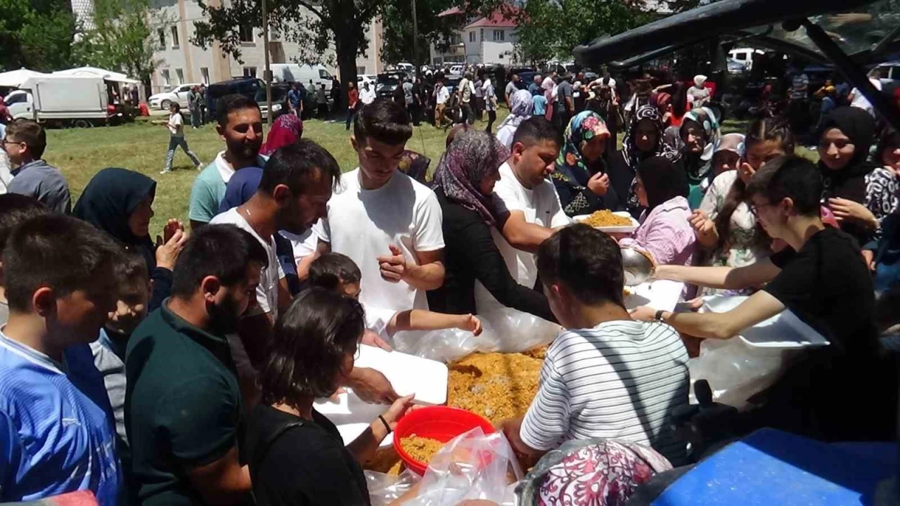 Hacet Bayram'da kavurma ve pilav datld
