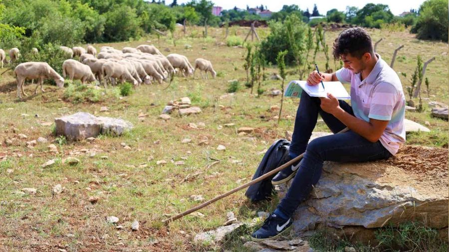 Hayat dershanesinde üniversiteye hazırlanıyor