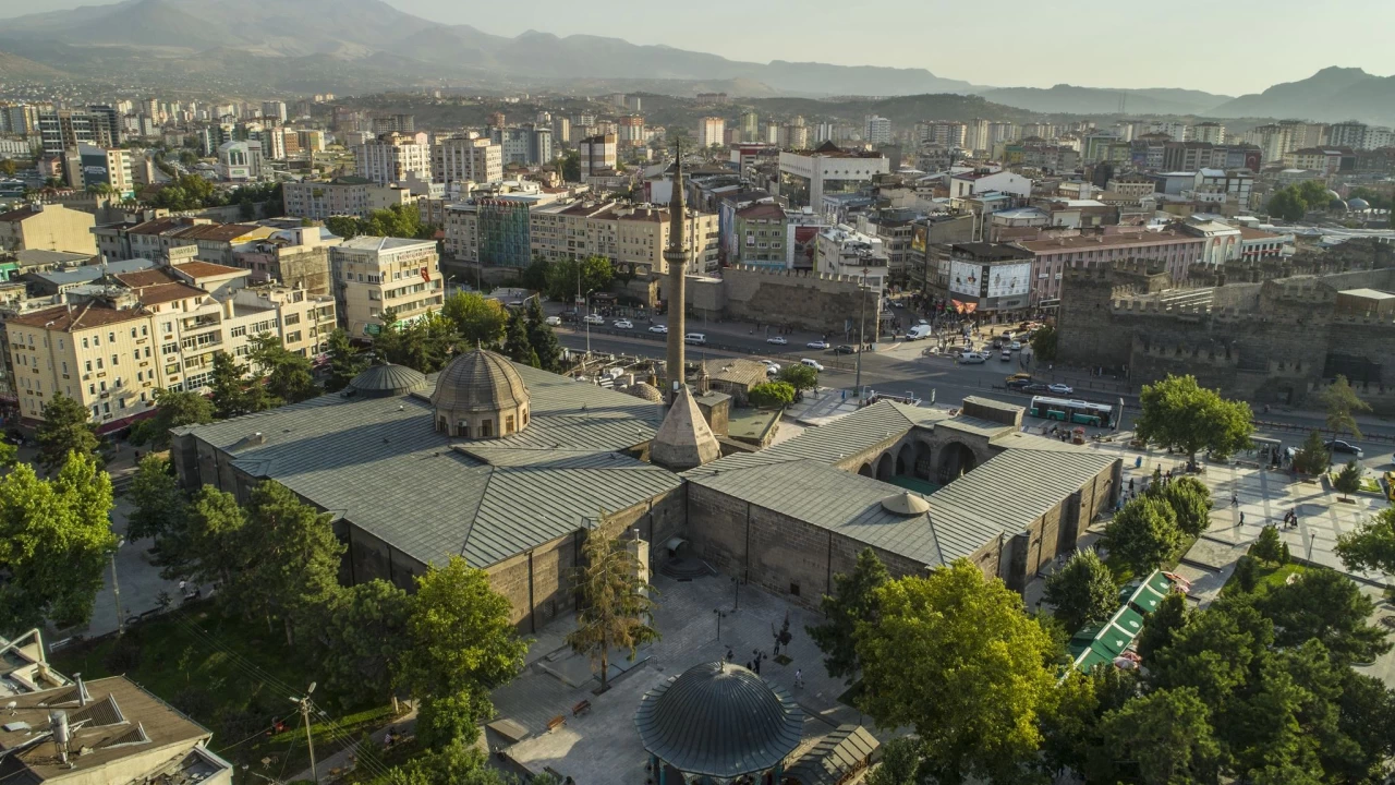 Hunat Hatun Medresesi ve Camii