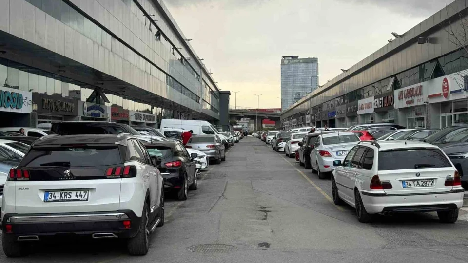 H�rm�z Bo�az� otomobilde ikinci eli vurdu