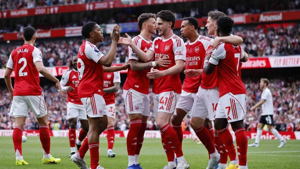 �ngiltere'de 22 y�l aradan sonra �ampiyon Arsenal