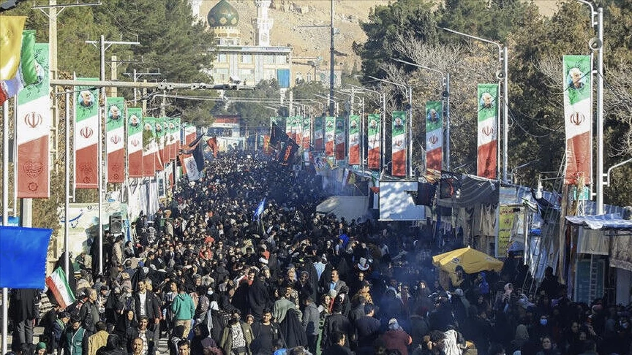 İran Cumhurbaşkanı Reisi'den "terör ve şiddetin köklerini kurutma konusunda kararlıyız" mesajı
