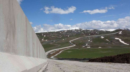 İran sınırına 150 kilometrelik duvar