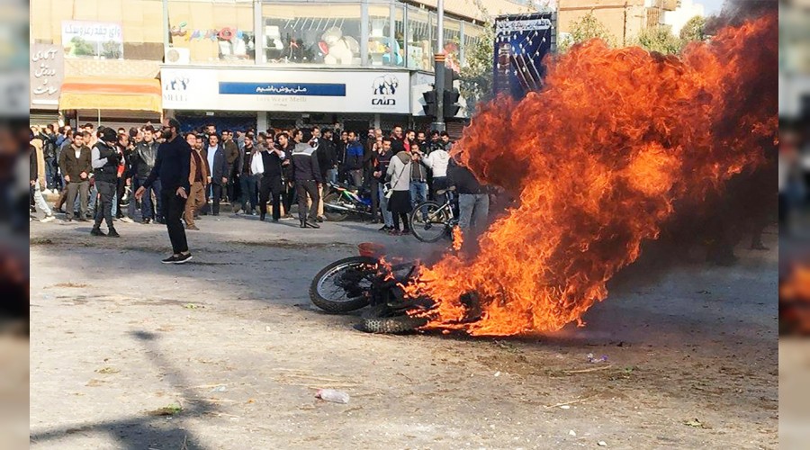 ran'da benzin protestolar yaylyor